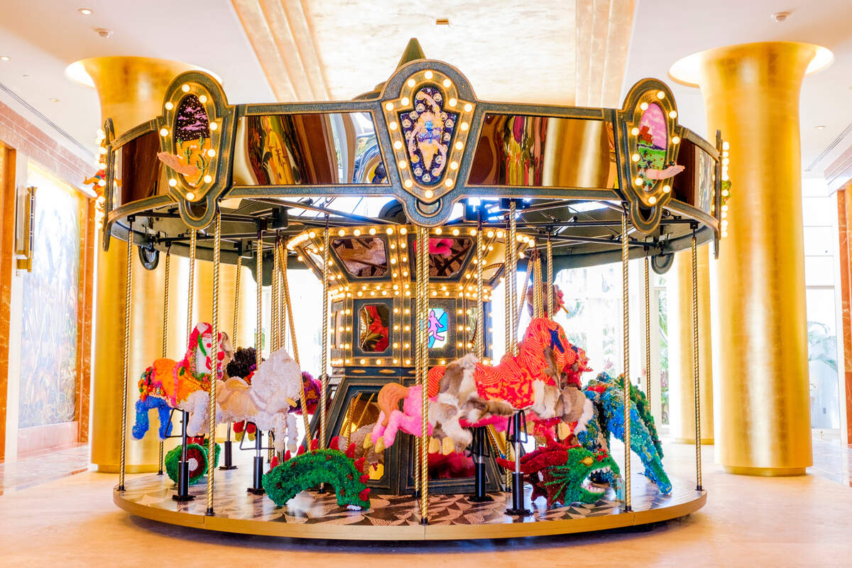 Carrusel de tamaño natural de Raul de Nieves que fue exhibido durante Art Basel 2018 en el Faena Hotel. El mismo forma parte de la restrospectiva de su obra en el Museum of Contemporary Art - North Miami.