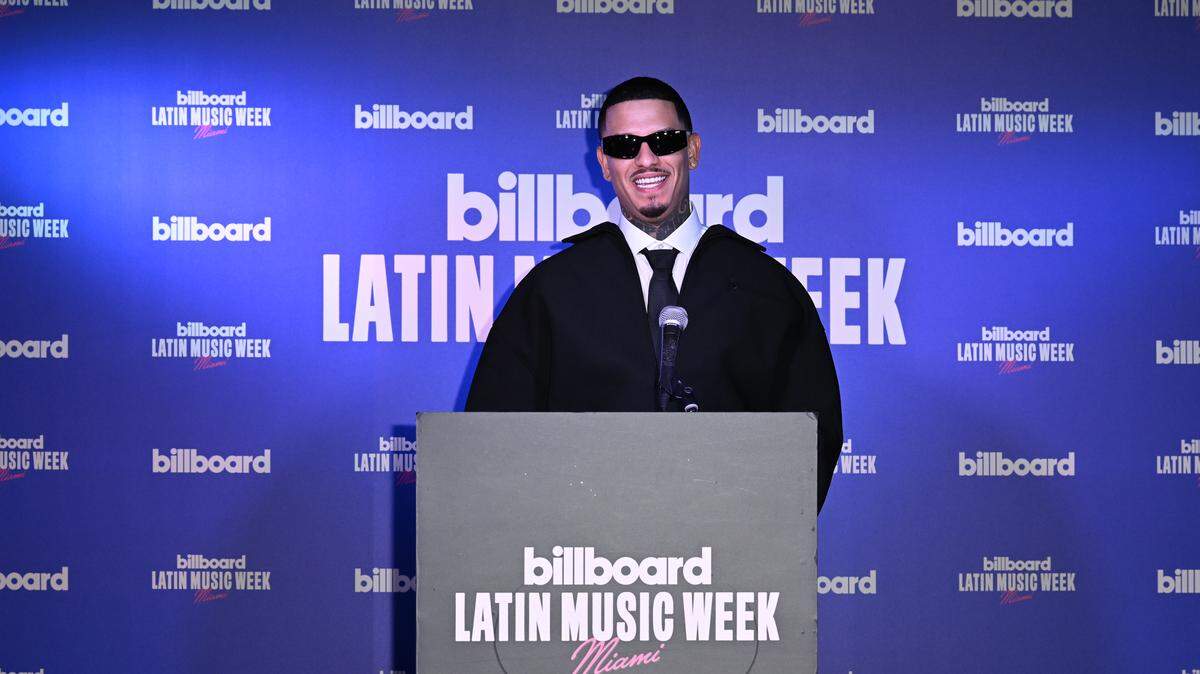 Bebeshito en la conferencia de prensa de la Semana Billboard de la Música Latina 2025 el 18 de septiembre de 2025 en Miami, Florida.