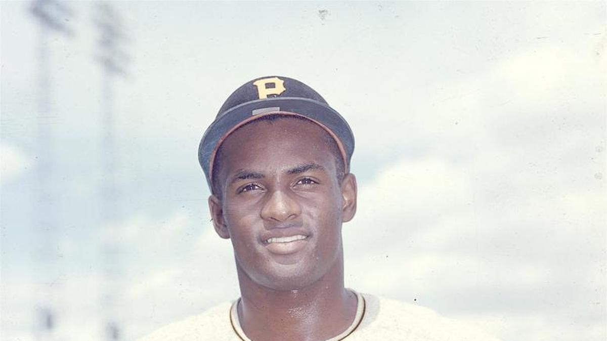 ROBERTO CLEMENTE con los Piratas de Pittsburgh, en 1957. 
