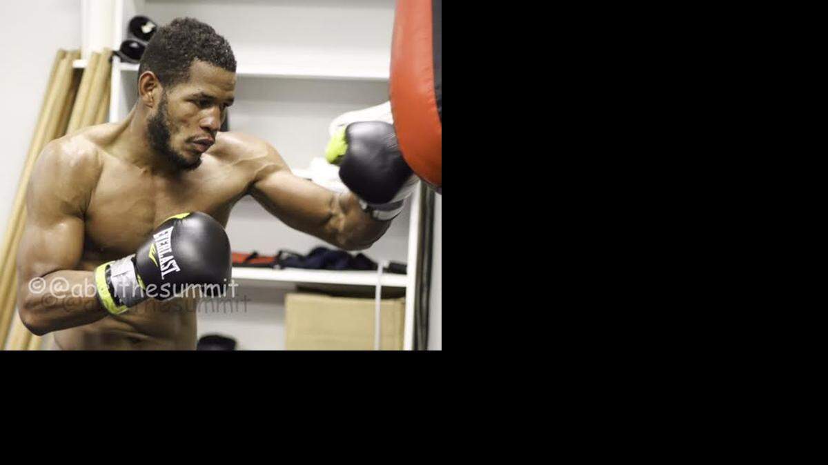 
SULLIVAN BARRERA entrena para su combate contra Jeff Lacy este viernes.
