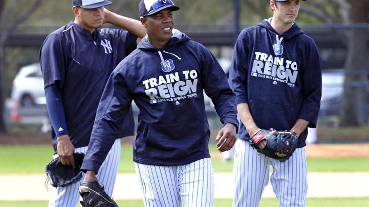 DELIN BETANCES, Aroldis Chapman (c) y Andrew Miller (d) en la primavera del 2016, cuando formaban parte del bullpen de los Yankees.