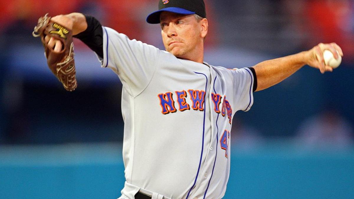TOM GLAVINE lanza contra los Marlins el 20 de septiembre en el Dolphin Stadium.