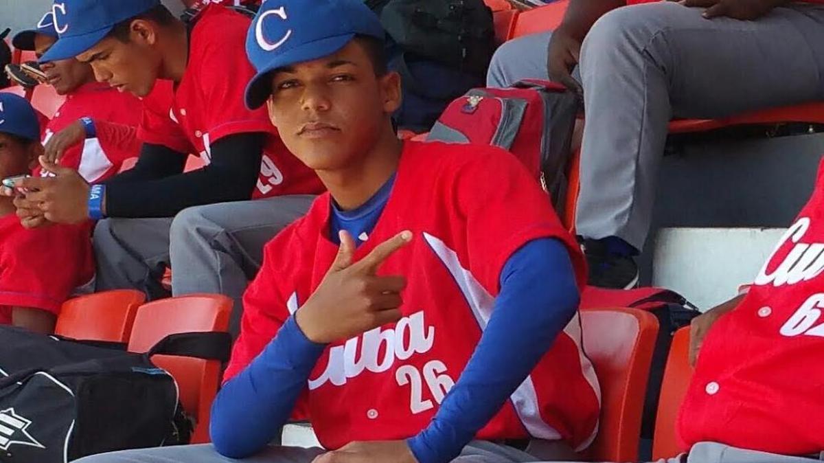ROBERTO HERNANDEZ recibe la agencia libre en Dominicana.