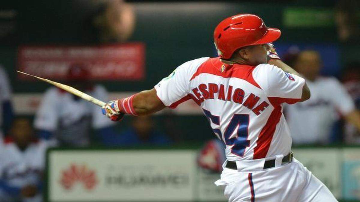 
ALFREDO DESPAIGNE toma turno en el pasado Clásico Mundial de Béisbol en Japón en marzo del 2013.


