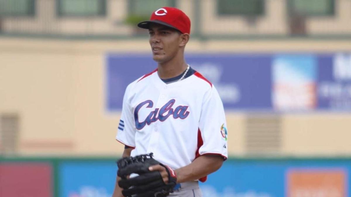 YASIEL SIERRA se encuentra muy cerca de convertirse en agente libre.