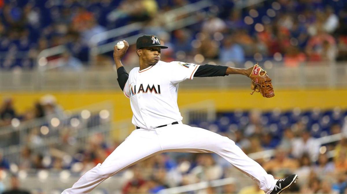 
JOSE UREÑA trabaja contra los Rockies de Colorado el 12 de junio en el parque de los Marlins.
