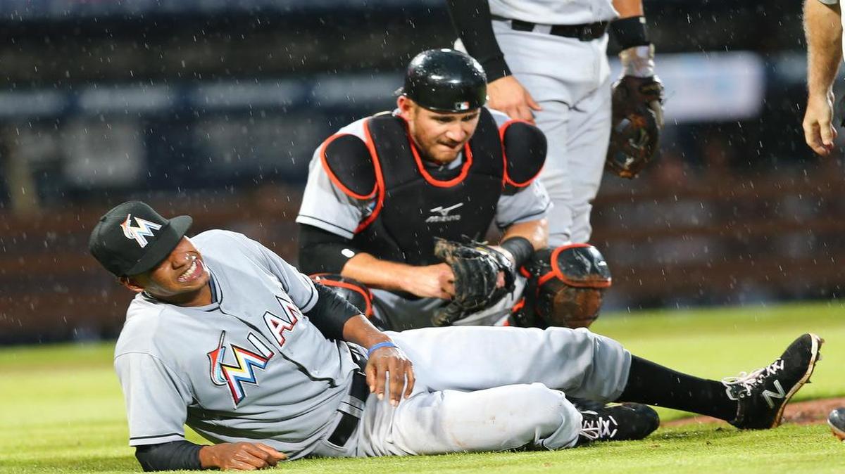 
El abridor de los Marlins José Ureña recibió una línea en su rodilla izquierda y tuvo que salir del juego ante los Bravos, el jueves 6 de agosto del 2015.
