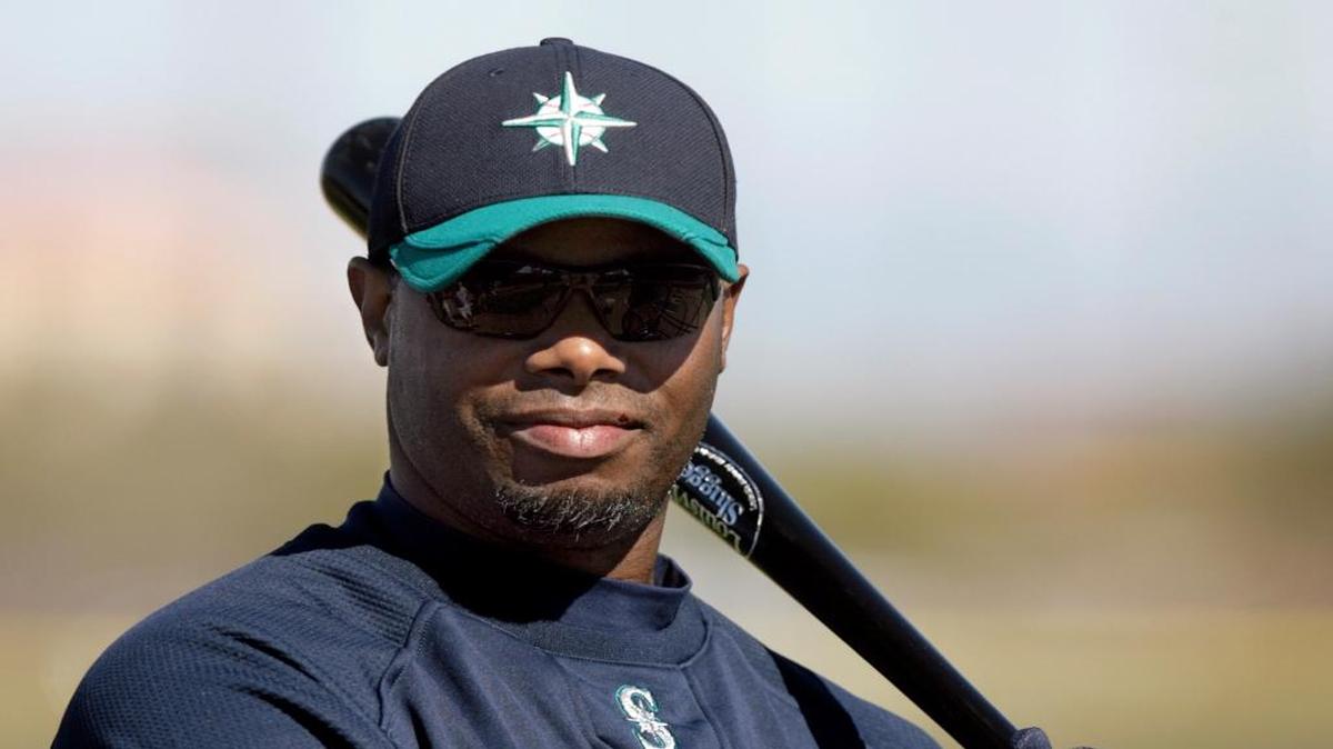 Ken Griffey Jr. figuró en las papeletas de 437 de los 440 votantes de la Asociación de Cronistas de Béisbol de Norteamérica (BBWA).