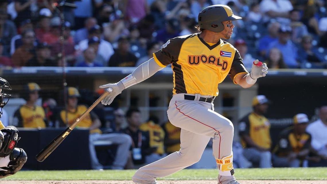YOAN MONCADA viene a Miami para el Juego de las Estrellas del Futuro. Ya estuvo en el del 2016 en San Diego.