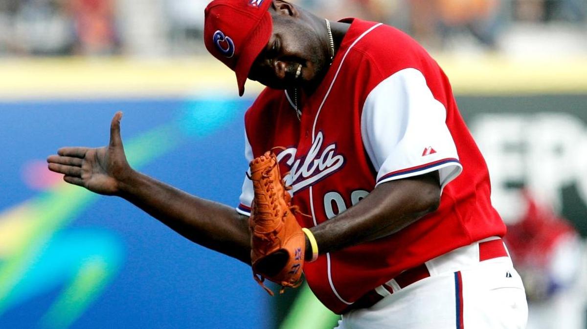 
PEDRO LUIS Lazo aplaude tras colgar un cero contra Venezuela en torneo internacional del 2006.
