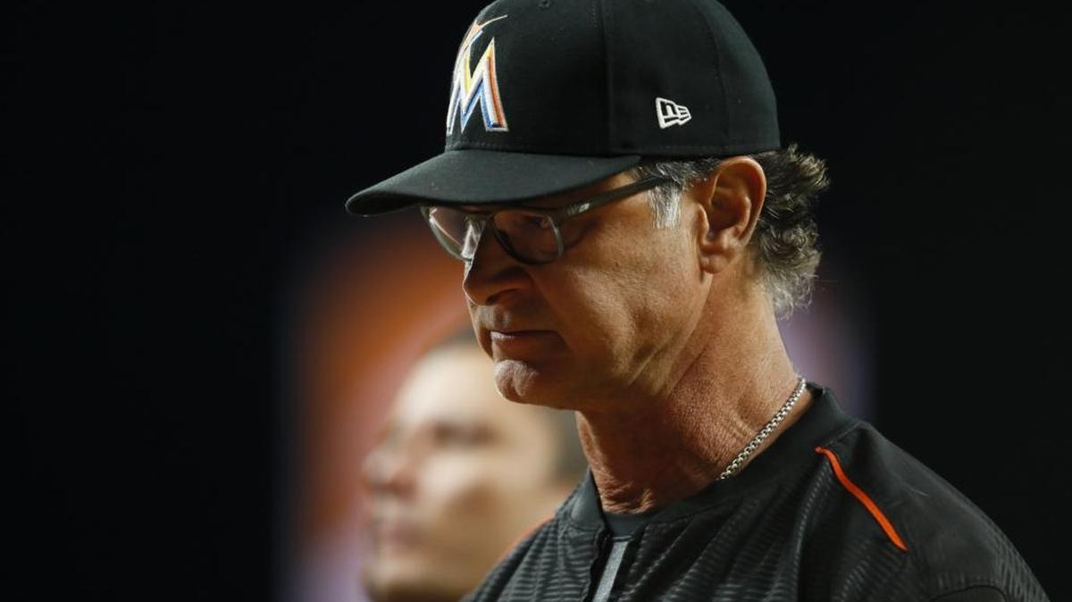 DON MATTNGLY sale del terreno el 9 de septiembre tras la derrota de Miami en Atlanta.