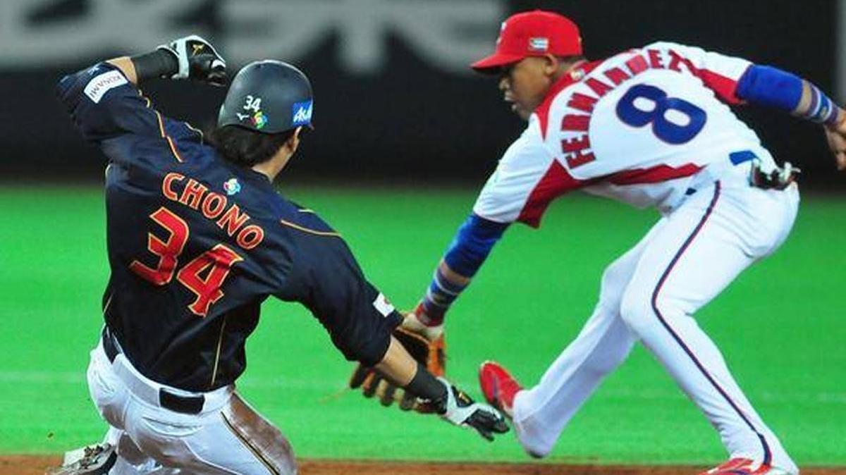 JOSE MIGUEL Fernández vistió en varias ocasiones el uniforme del equipo nacional cubano.