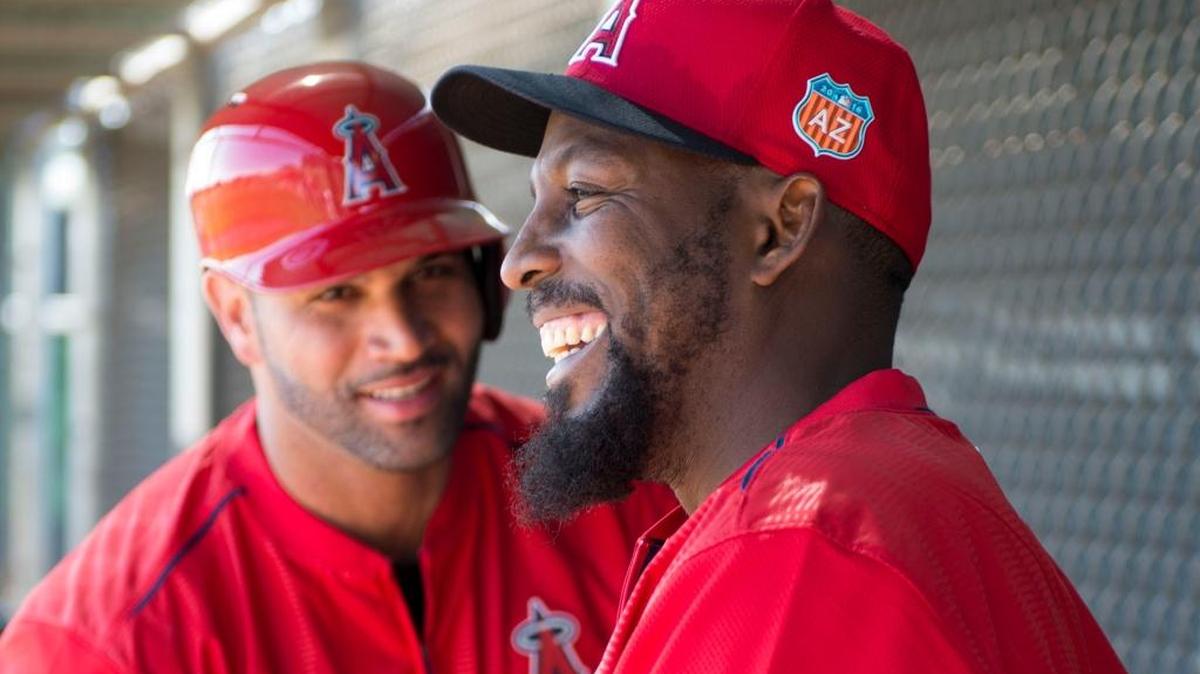 VLADIMIR GUERRERO junto a Albert Pujols (i) en la primavera del 2016 con los Angelinos.