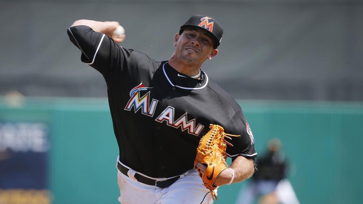 El lanzador abridor de los Marlins José Fernández tira en la primera entrada del partido ante los Mets en la pretemporada, el 17 de marzo del 2016 en Jupiter, Florida.