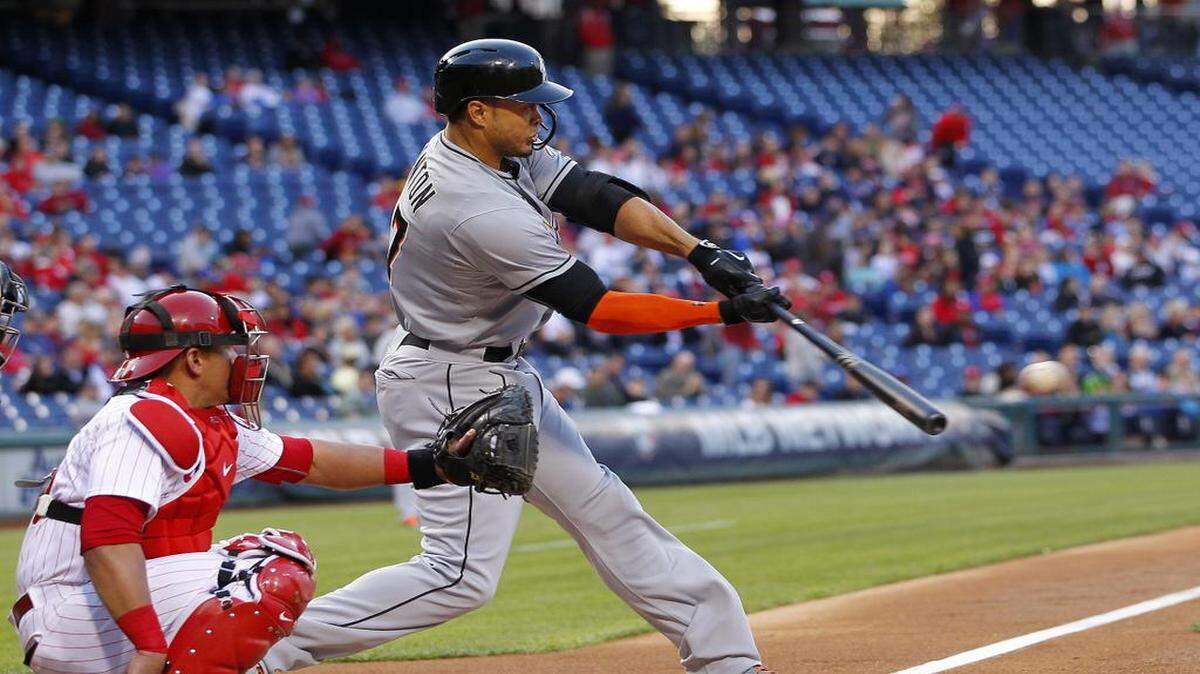 
Giancarlo Stanton conectó su tercer jonrón de la campaña ante los Filis, el martes.



