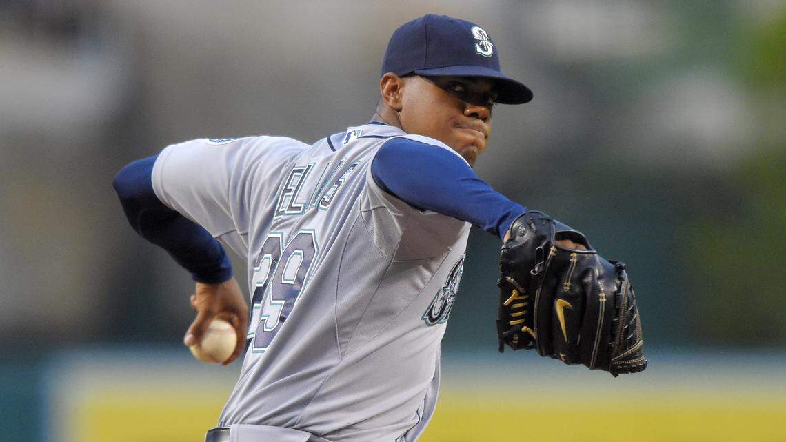 ROENIS ELIÁS lanza contra los Dodgers el 6 de mayo del 2015.