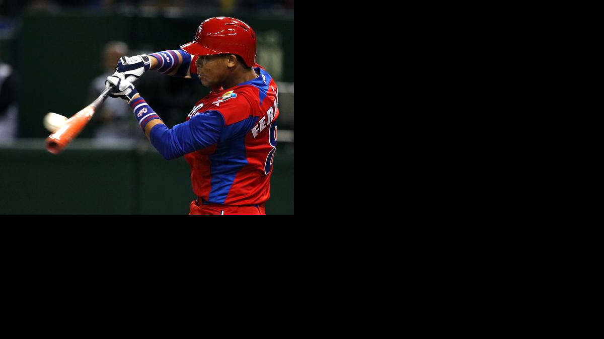 
El cubano José Miguel Fernández conecta un hit ante Holanda en el Clásico Mundial contra Holanda el 11 de marzo del 2013 en Tokio, Japón.


