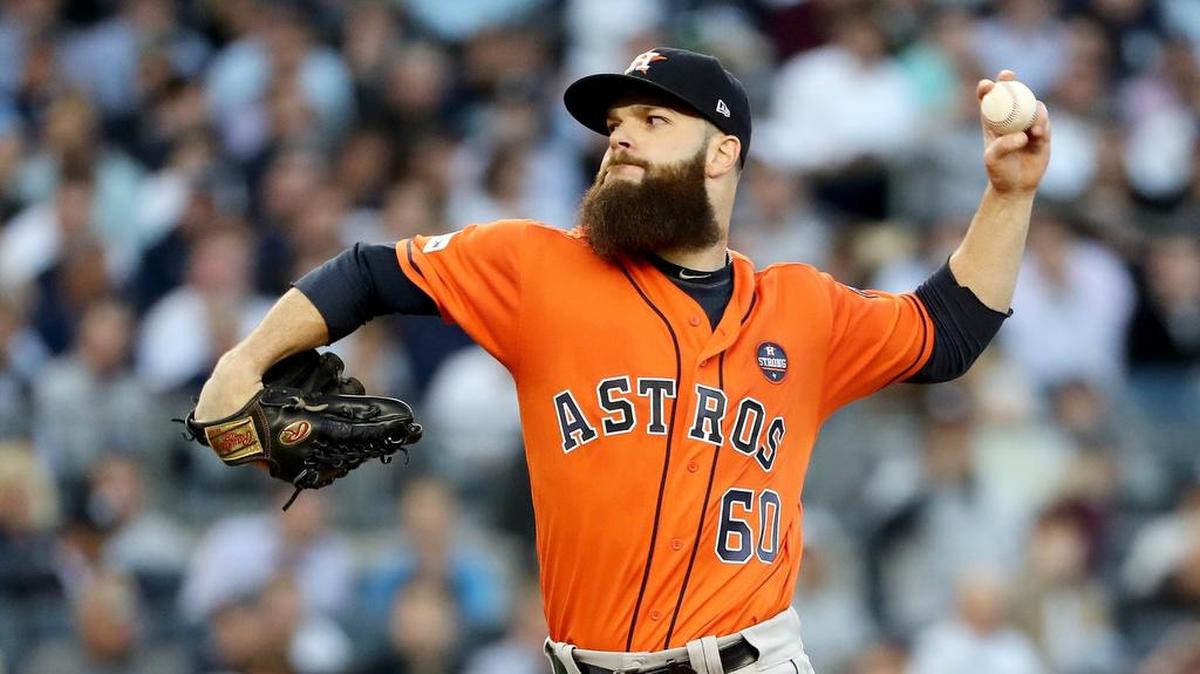 Dallas Keuchel lanza por los Astros ante los Yankees en el quinto juego de la Serie de Campeonato de la Liga Americana, el 18 de octubre del 2017 en Nueva York.