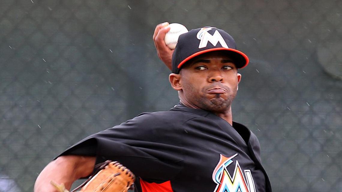 RAUDEL LAZO lanza durante el entrenamiento primaveral el 15 de febrero del 2013.