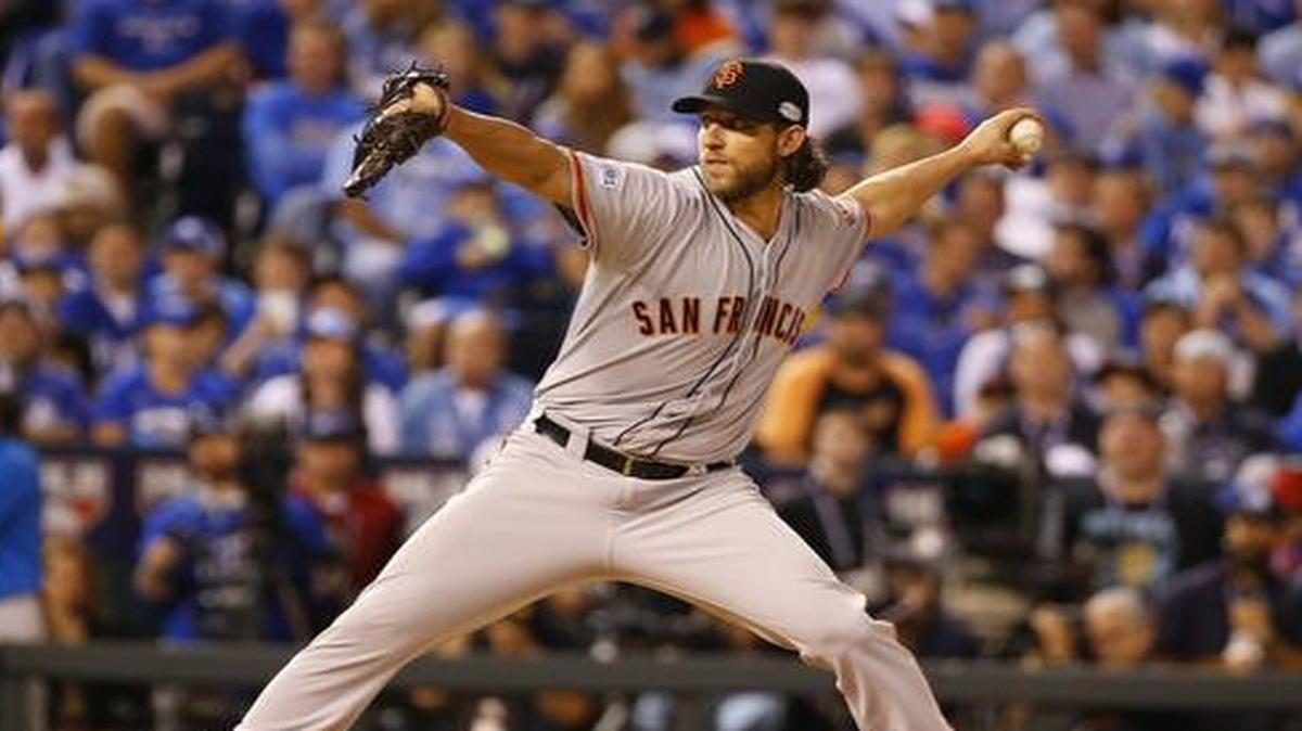 
EL SERPENTINERO abridor de los Gigantes de San Francisco, Madison Bumgarner, durante el primer partido de la Serie Mundial donde su equipo derrotó a los Reales, el martes en el estadio Kauffman de Kansas City. 
