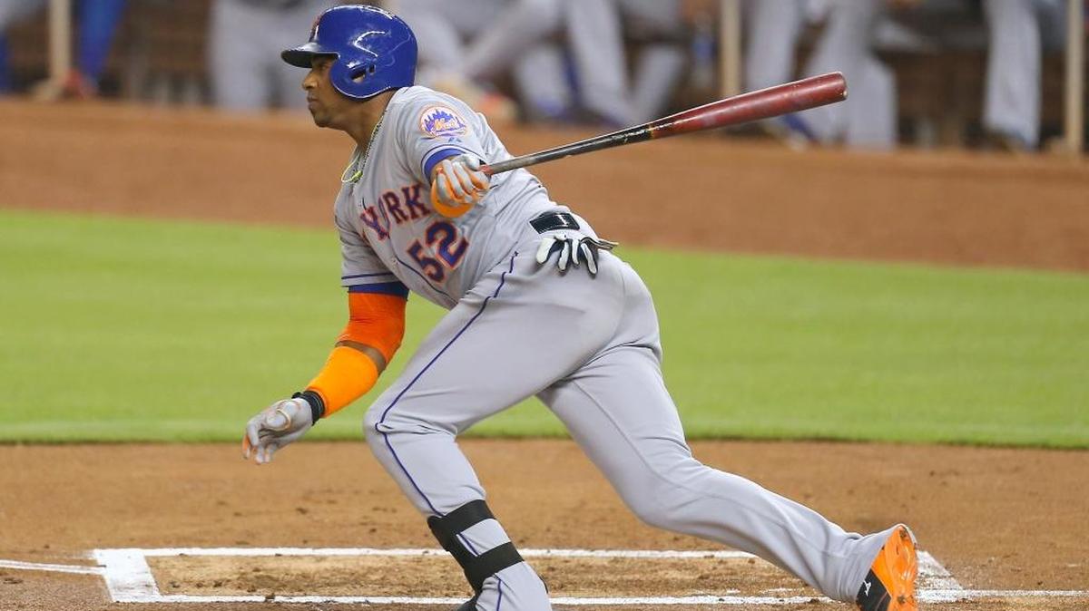 
Yoenis Céspedes en acción con los Mets en el Marlins Park de Miami, el 4 de septiembre pasado.
