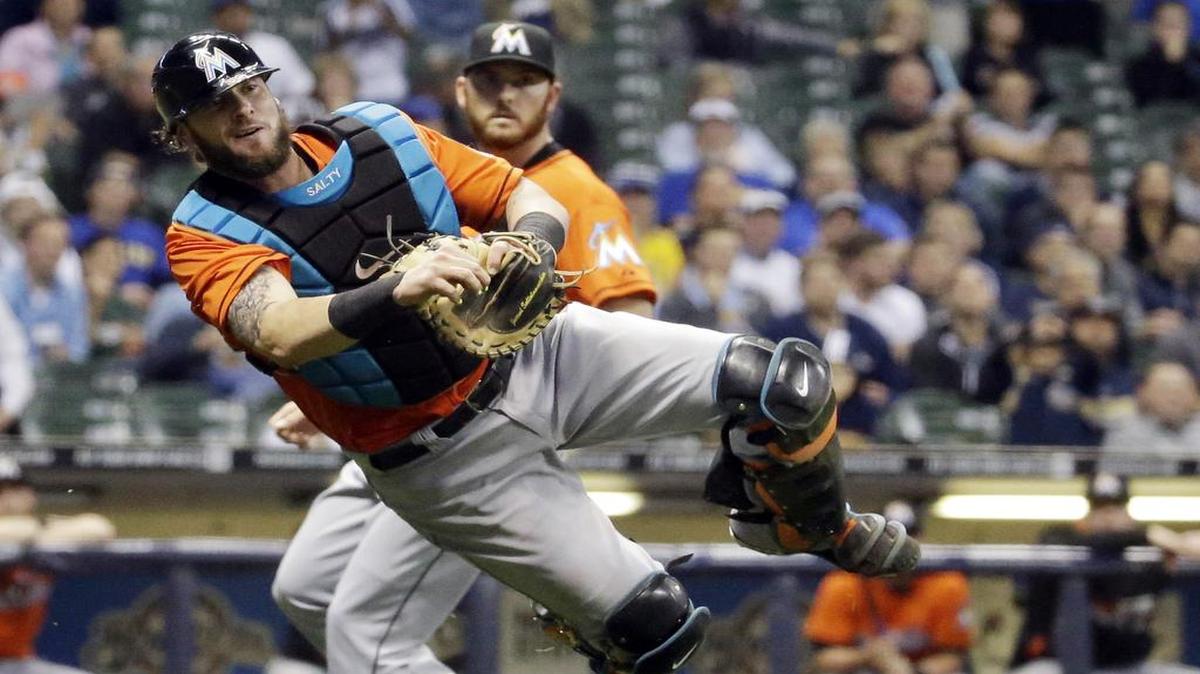 
Los Marlins dejaron libre a Jarrod Saltalamacchia, pero tendrán que pagarle los $14.2 millones que restan de su contrato de $21 millones. 
