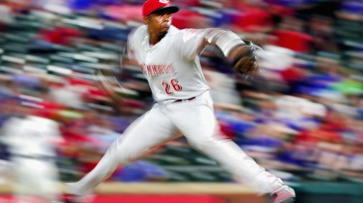 RAISEL IGLESIAS lanza contra Texas el 21 de junio del 2016.
