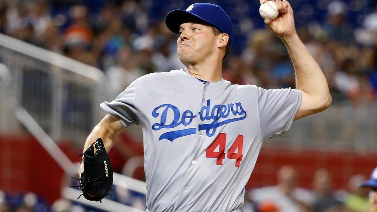 EL LANZADOR de los Dodgers de Los Ángeles Rich Hill durante su obra perfecta en siete entradas frente a los Marlins, el pasado sábado en el estadio de la Pequeña Habana en Miami.
