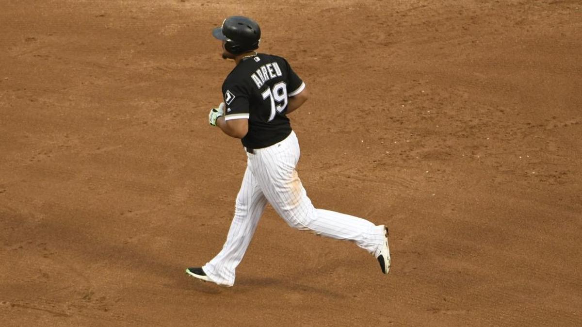 Con su bambinazo en el quinto episodio ante el relevista de los Mellizos Nik Turley, Abreu se convirtió en el primer jugador en la historia de los Medias Blancas en batear 25 jonrones en cada una de sus primeras cuatro temporadas en las Grandes Ligas.