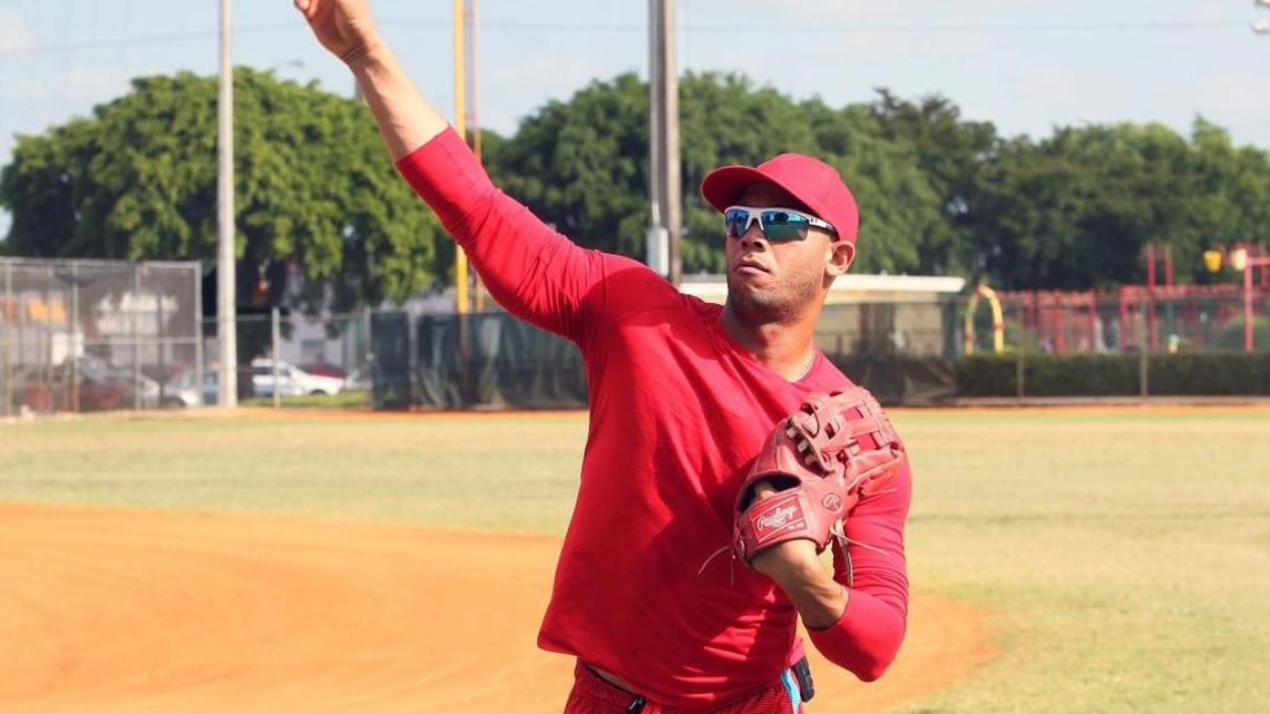 YADIEL HERNÁNDEZ durante un entrenamiento en el Walker Park de Hialeah, el 27 de abril del 2016.