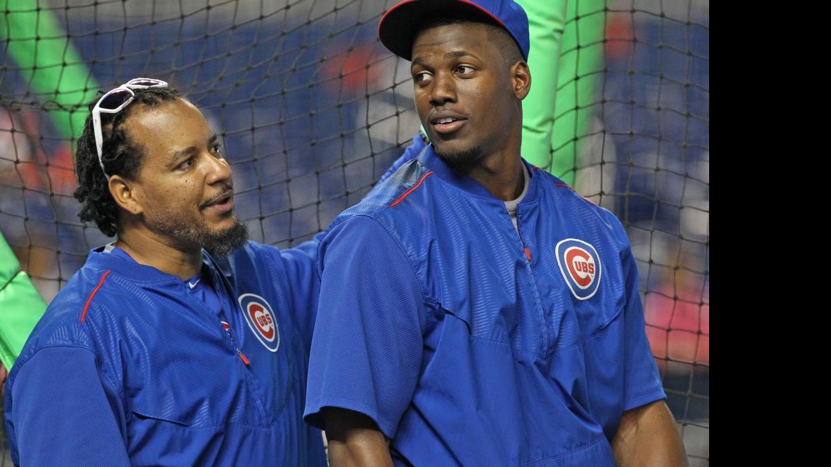 
MANNY RAMIREZ comparte consejos con el cubano Jorge Soler durante un entrenamiento de bateo de los Cachorros en el parque de los Marlins.
