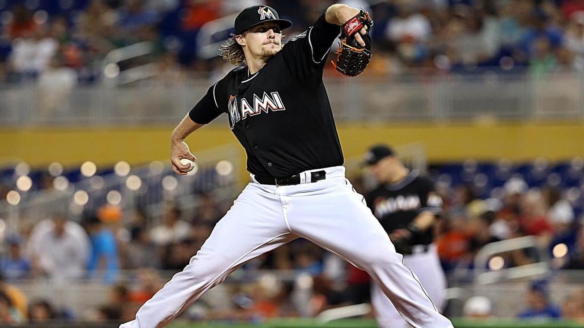 
Tom Koehler lanza para los Marlins en el primer inning en el triunfo sobre los Dodgers, el sábado 27 de junio del 2015.

