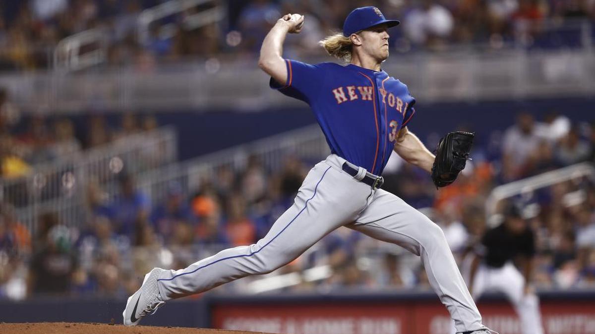 El pitcheo de los Mets, con Noah Syndergaard (en la foto) el sábado y Jacob DeGrom el domingo, maniató por completo la ofensiva de los Marlins.