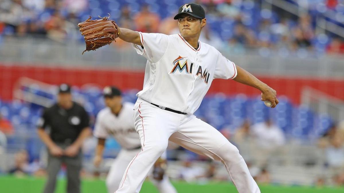 WEI-YIN Chen lanza contra los Filis en Miami el 6 de mayo del 2016.