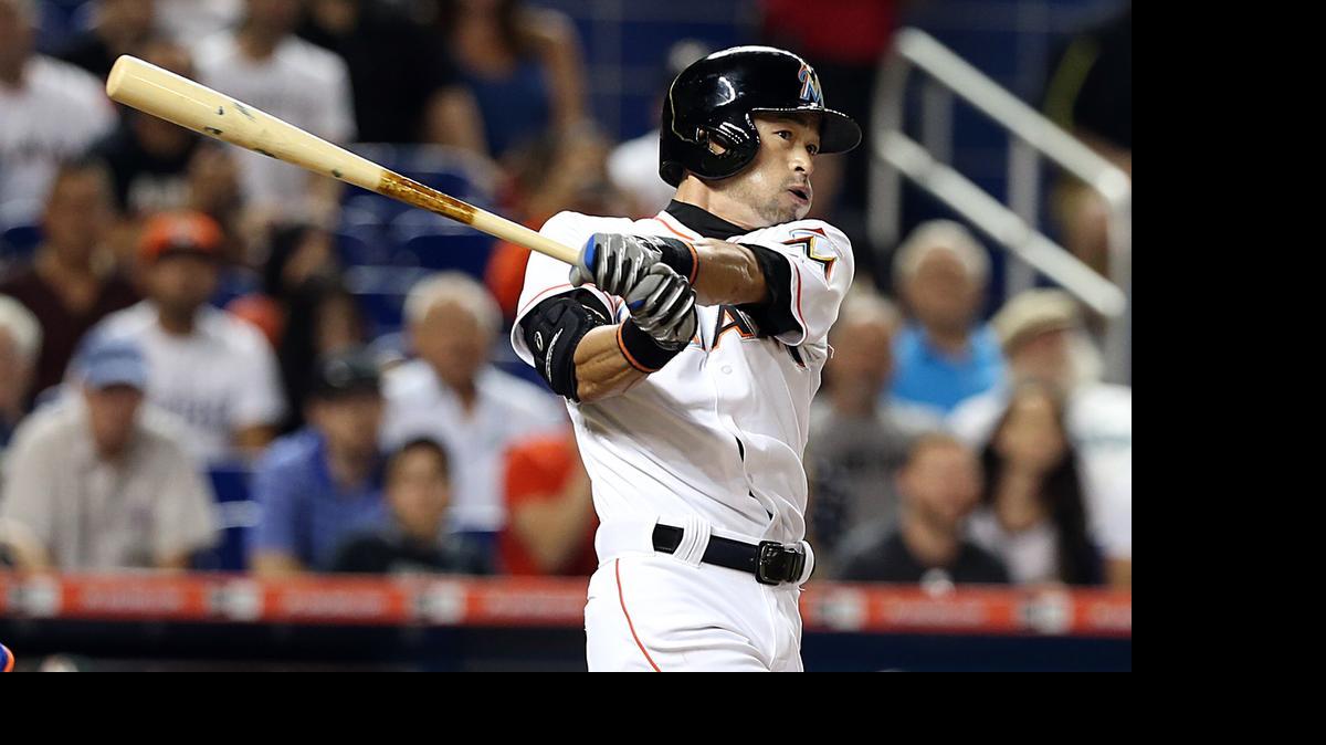 
El japonés Ichiro Suzuki conectó un cuadrangular con dos en bases en el octavo inning que sirvió para certificar la victoria de los Marlins ante los Mets, el miércoles.
