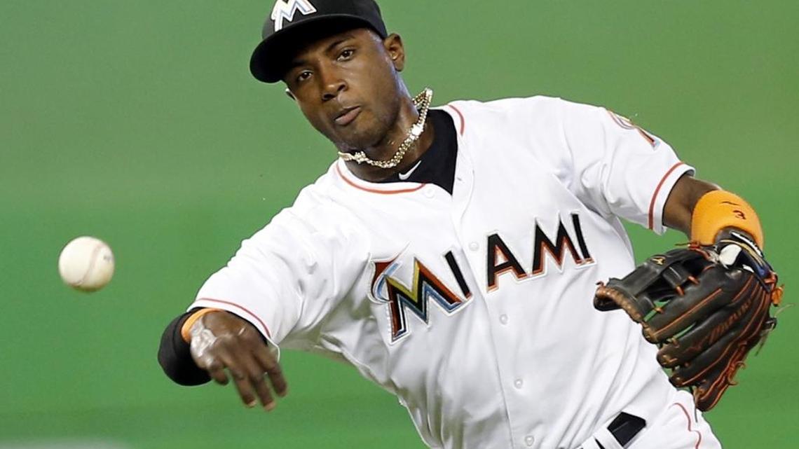 ADEINY HECHAVARRIA tira a primera en juego del 22 de junio del 2016.