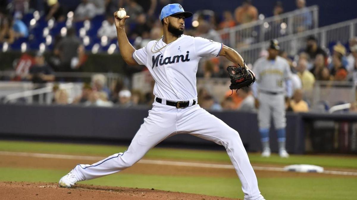 El abridor de los Marlins Sandy Alcantara permitió tres carreras y ocho hits en seis entradas de labor. Recetó seis ponches y dio un par de pasaportes, uno intencional.