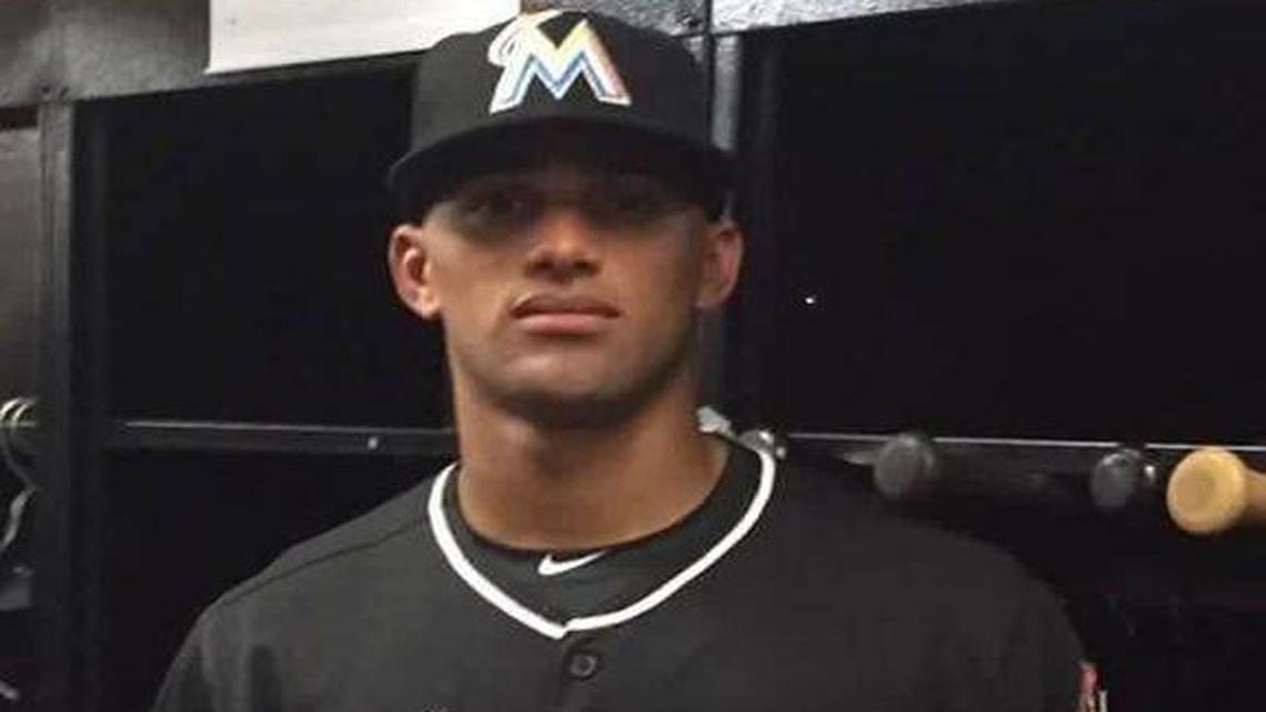 JC MILLAN vistiendo el uniforme de los Marlins.