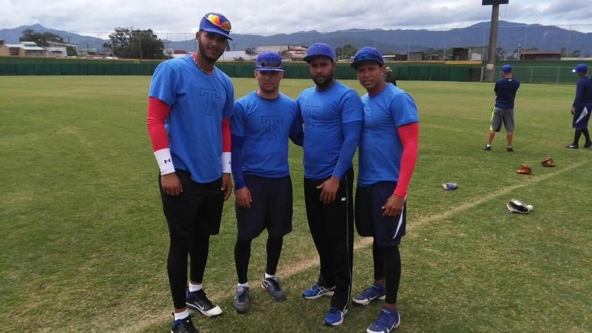
LOS PELOTEROS cubanos (izq. a der.) Freddy Portilla, Carlos González, Víctor Baro y Rey Oliveros en Costa Rica.
