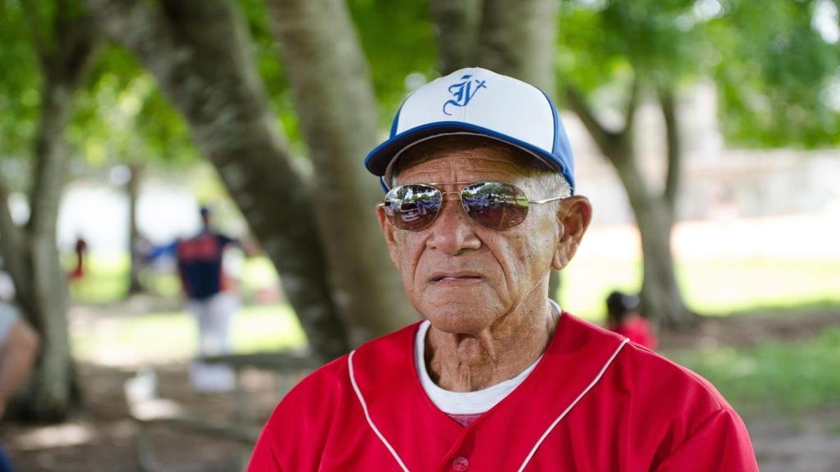 
COCO GOMEZ fue manager, coach y maestro en la pelota cubana, actualmente de visita en Miami.
