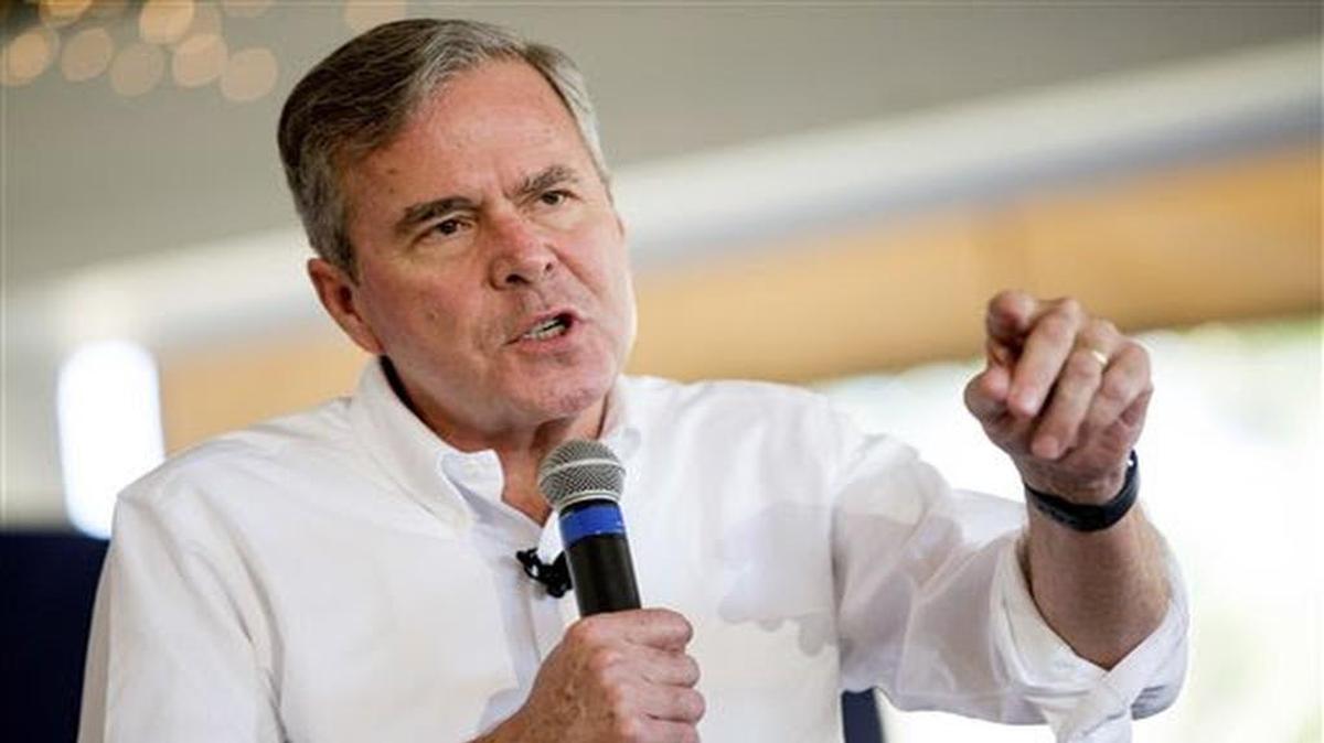 En esta imagen del miércoles 17 de febrero de 2017, el candidato presidencial republicano, el exgobernador de Florida Jeb Bush, habla en un evento en el Summerville Country Club de Summerville, Carolina del Sur.