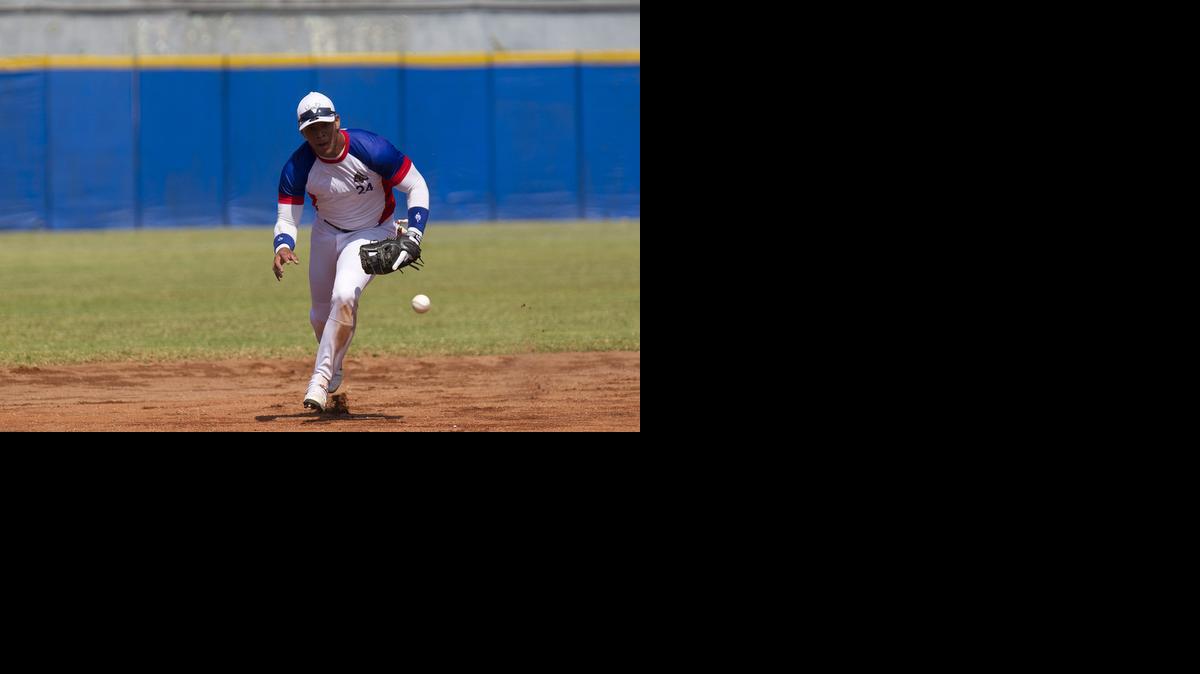
 El pelotero cubano Yoan Moncada, de 19 años, participa el 12 de noviembre en una presentación ante 50 cazatalentos de 30 equipos de las Grandes Ligas en Ciudad de Guatemala .
