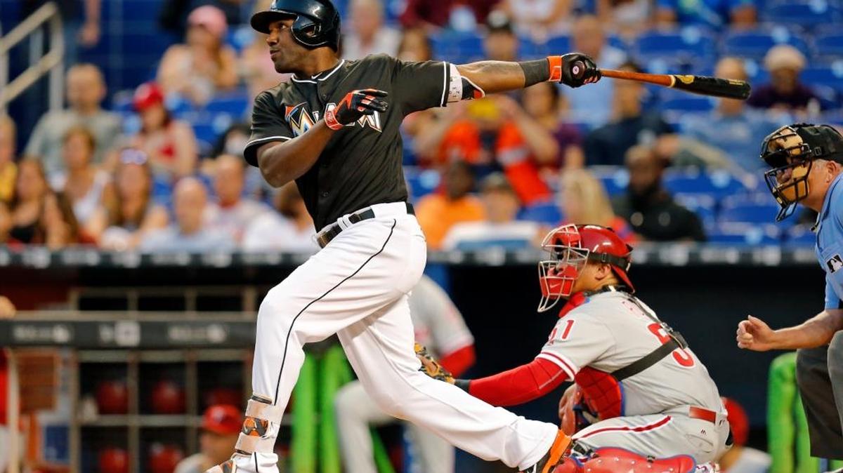 MARCELL OZUNA conecta un cuadrangular el 7 de mayo del 2016 contra los Filis en Miami.