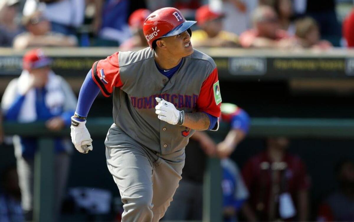 MANNY MACHADO conecta un cuadrangular contra los Piratas el 8 de marzo.