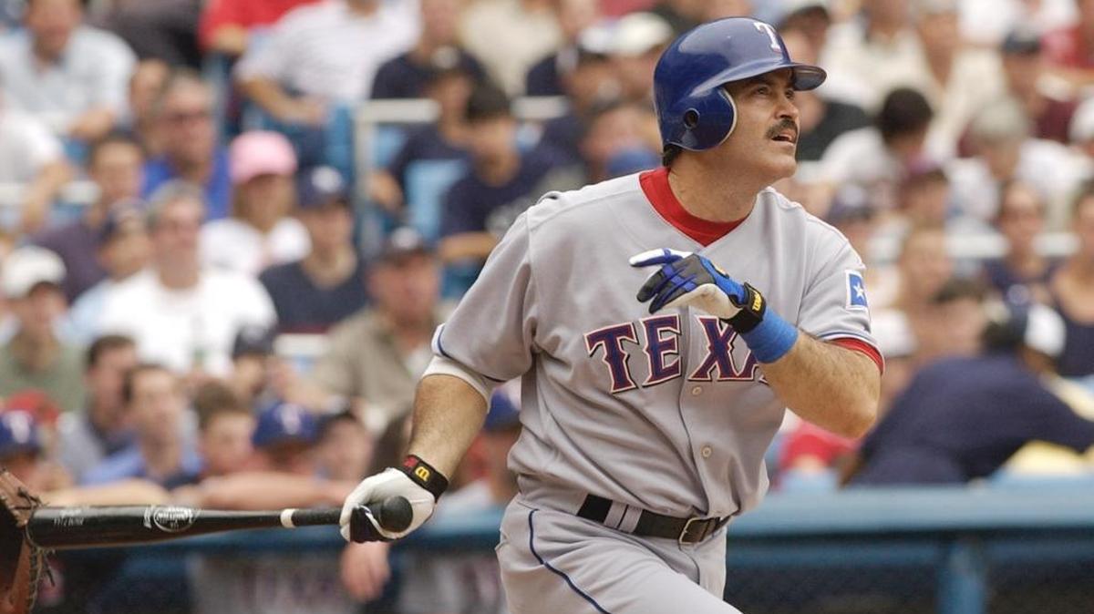 RAFAEL PALMEIRO pega un cuadrangular contra Mike Mussina el 7 de agosto del 2003.