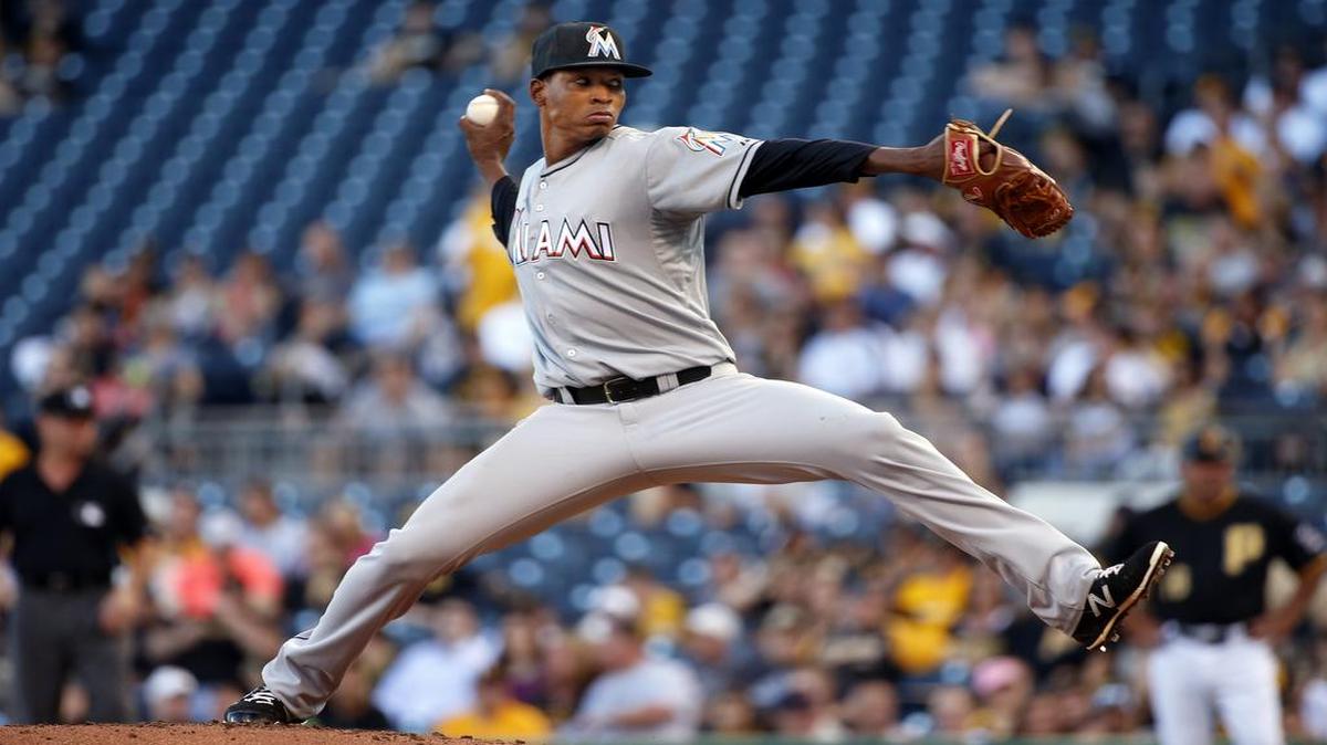 
El abridor de los Marlins José Ureña permitió cinco carreras y 10 imparables a la ofensiva de los Piratas durante cuatro y dos tercios de entradas, el martes 27 de mayo del 2015.
