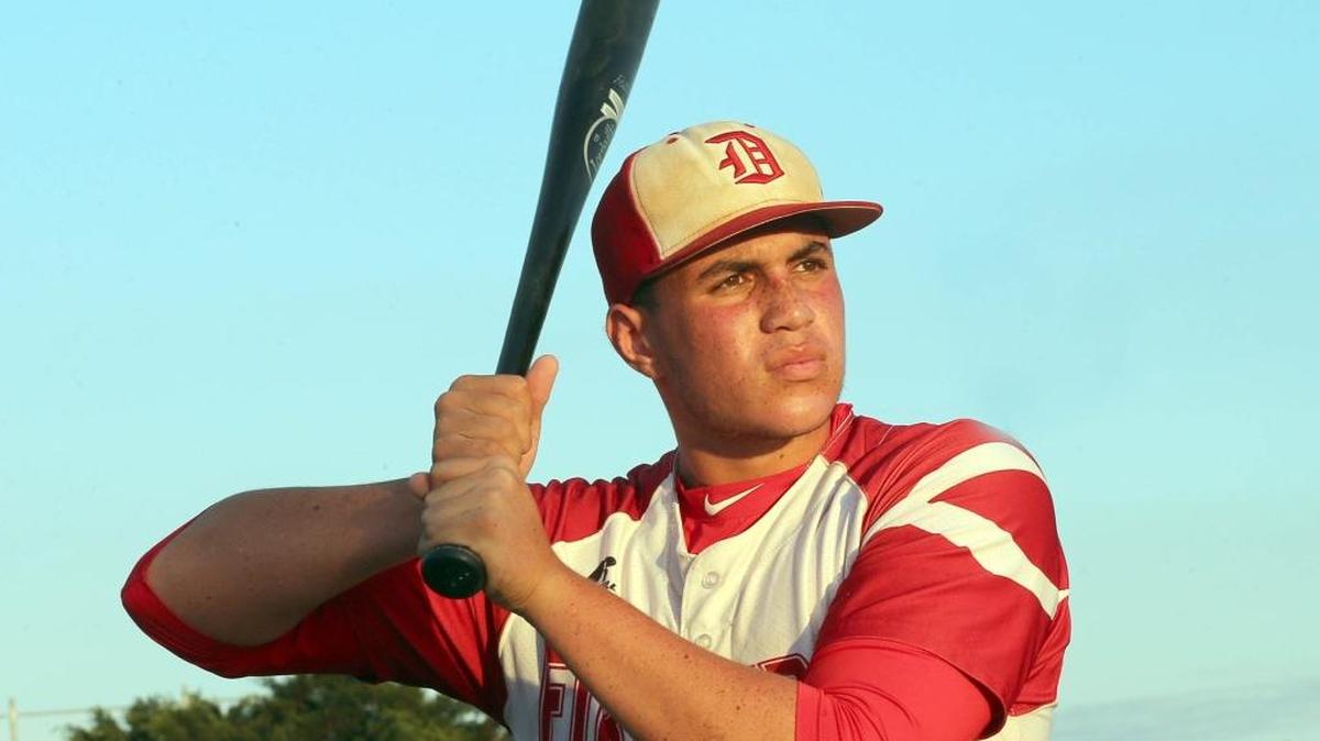 ROBERTO LEYVA es uno de los mejores jugadores de Doral Academy.