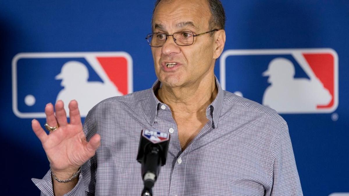 JOE TORRE habla en una conferencia de gerentes generales celebrada el 11 de noviembre en Boca Raton.