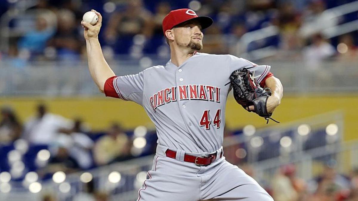 
Mike Leake en plena acción con los Rojos frente a los Marlins, la noche del viernes en Miami.
