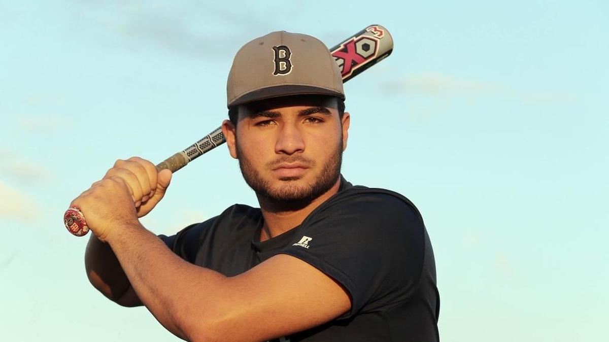 RAYMOND MENDEZ espera que el poder le haga llegar bien lejos en el béisbol.